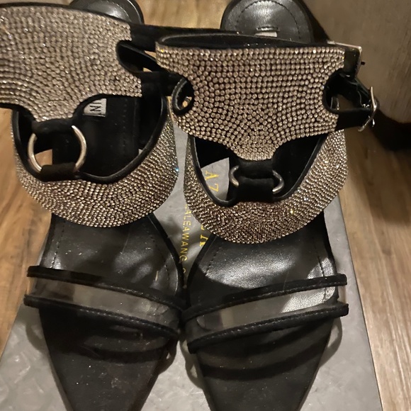 Heels - Picture 1 of 2